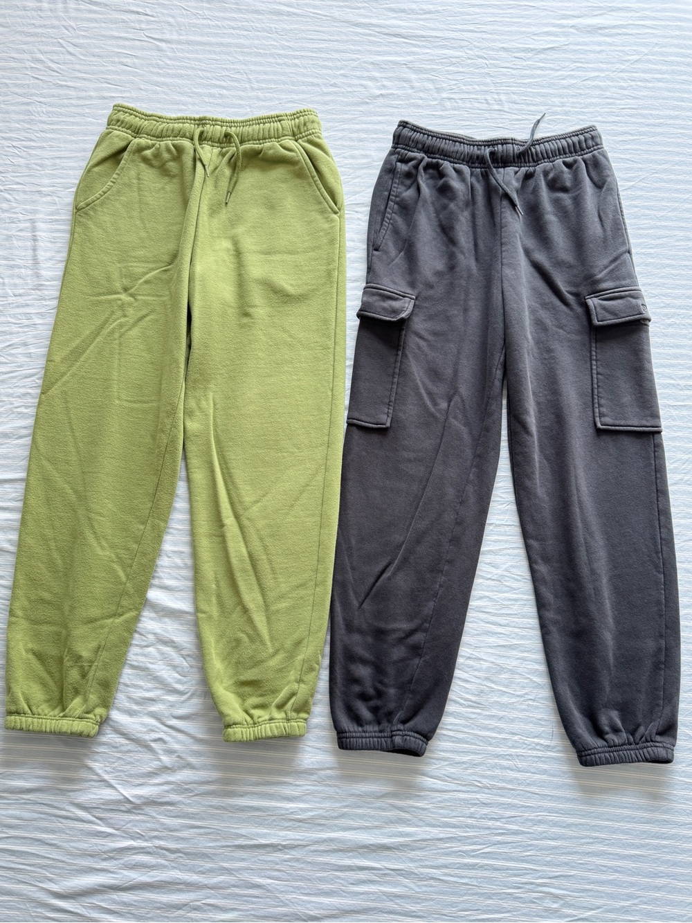Bundle: 2 Pairs of Boys' Gap Pants (Green
Sweatpants & Cargo Joggers) Size XL